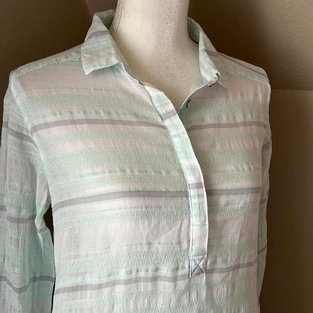 Columbia mint green, grey and white lightweight shirt w/pockets and roll sleeve